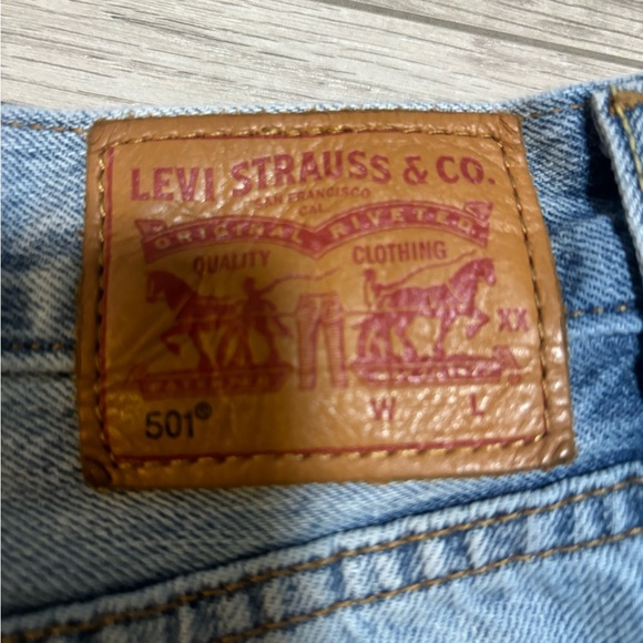 Levi’s Women’s Jean Shorts W29 - Picture 5 of 9